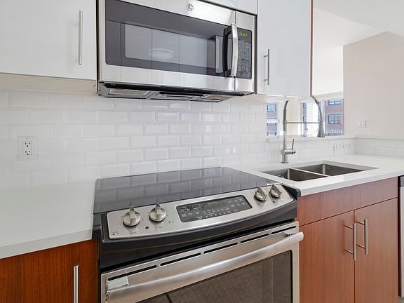 4th image of 2650 SW 37th Ave APT 801