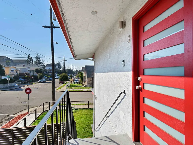 1140 E22nd Street — Photo 19