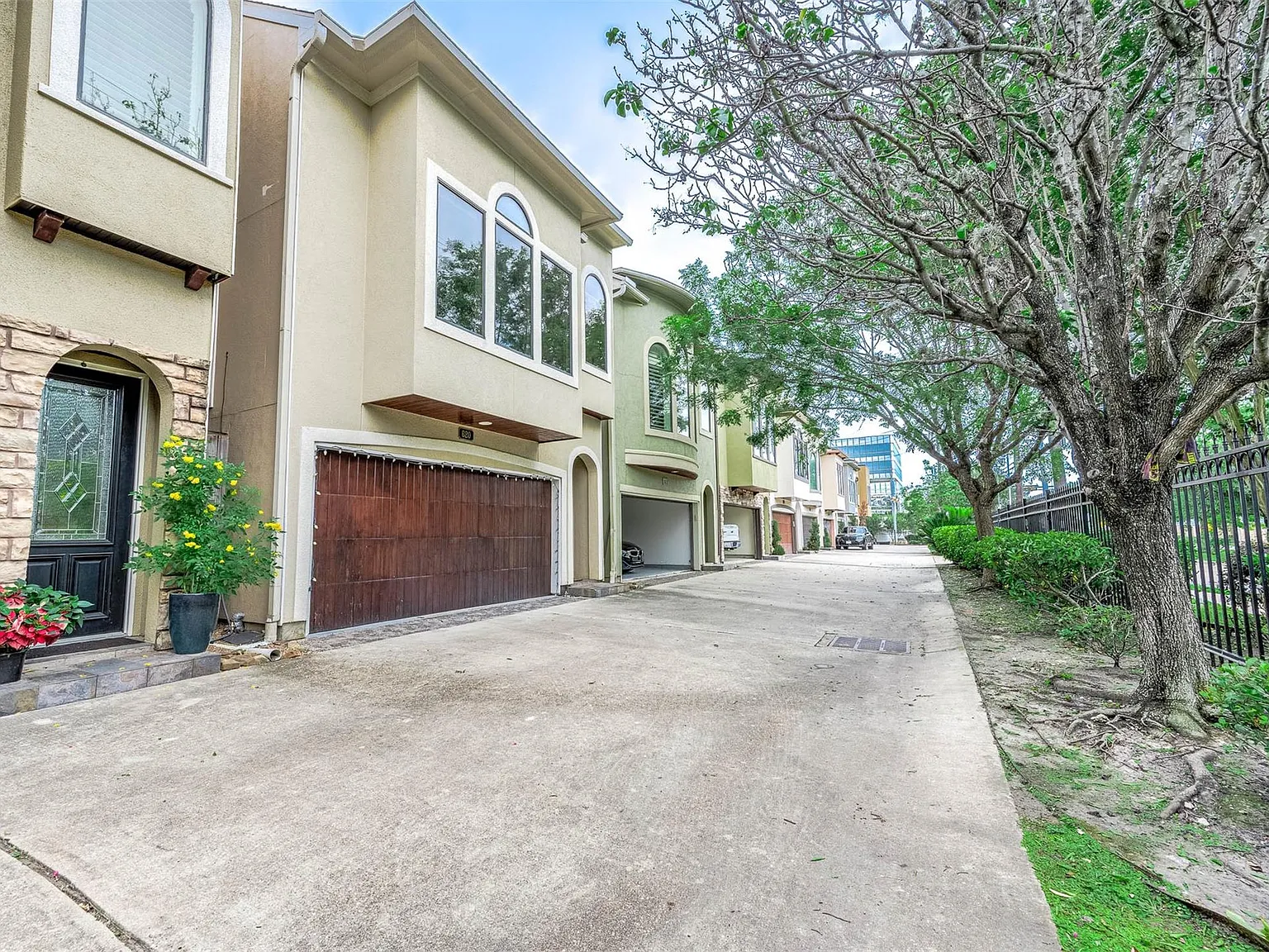 3 bed, 2.5 bath, 2064 sqft, $3,250 — Photo 3