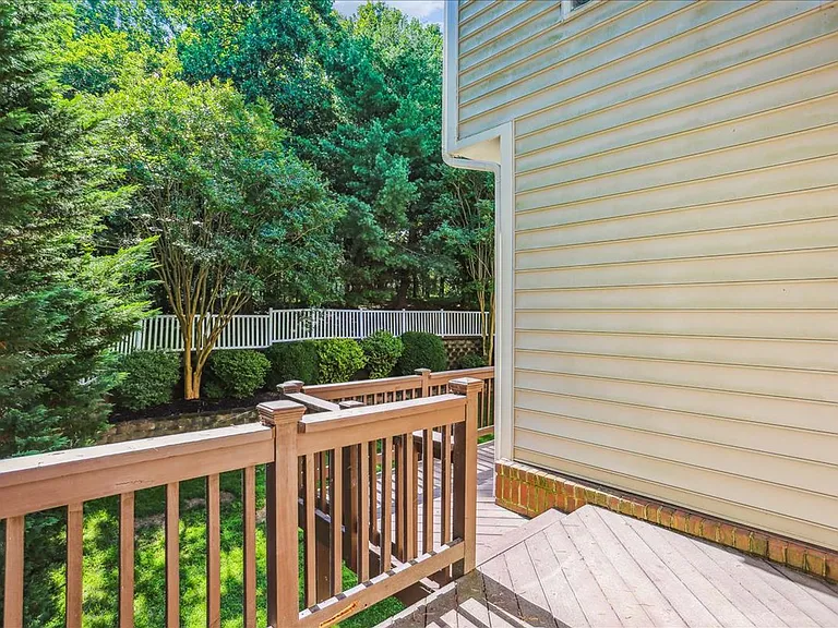 8931 Falls Farm Dr — Photo 29