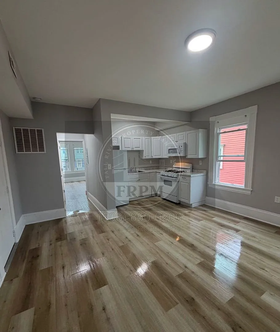 3 bed, 1.0 bath, $1,950 — Photo 4