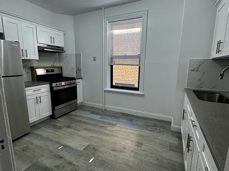 21-43 29th St #2D — Photo 2