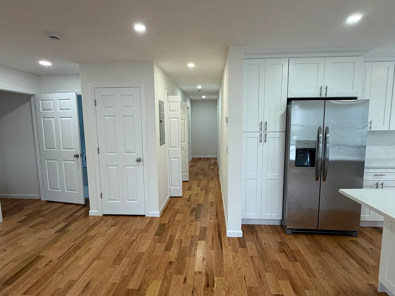 6 bed, 3.0 bath, 1700 sqft, $5,000 — Photo 2