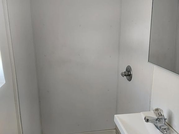 4th image of 1100 Pine Ave #5