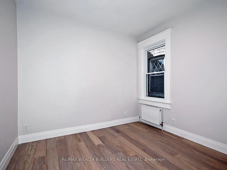163 Parkside Dr #B — Photo 6
