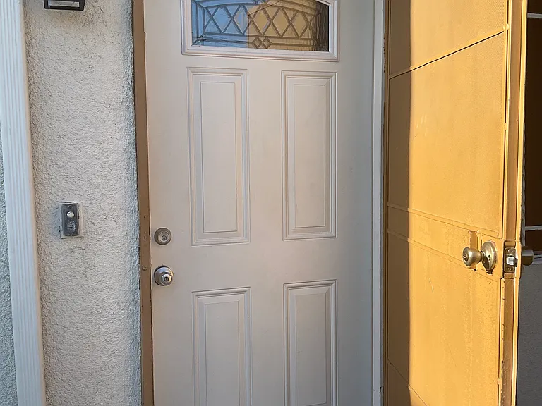 12520 Oxford Ave #B — Photo 1