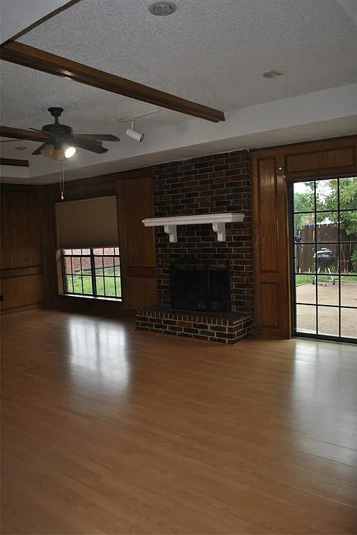 3 bed, 2.0 bath, 1795 sqft, $2,400 — Photo 2