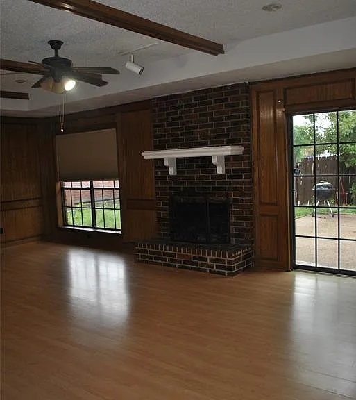 1902 Aspen Dr — Photo 2