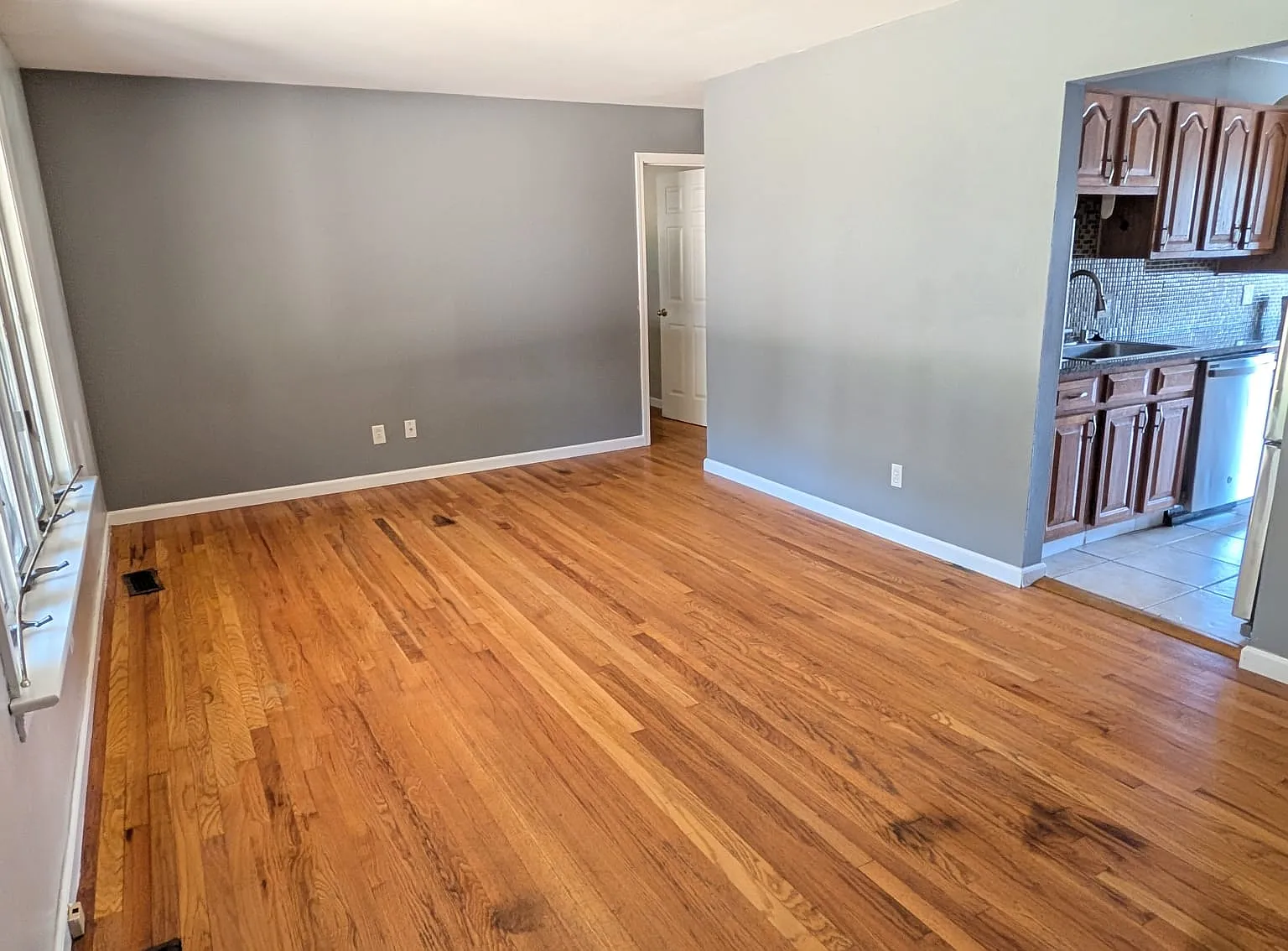 11035 Mars Ln — Photo 3