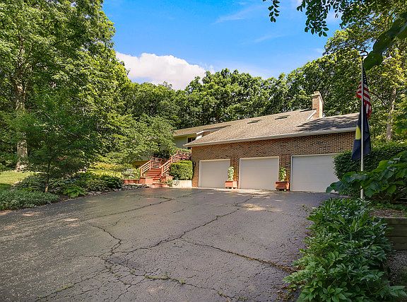 3rd image of 40W374 Winchester Way