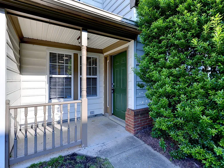 112 Post Oak Rd — Photo 3