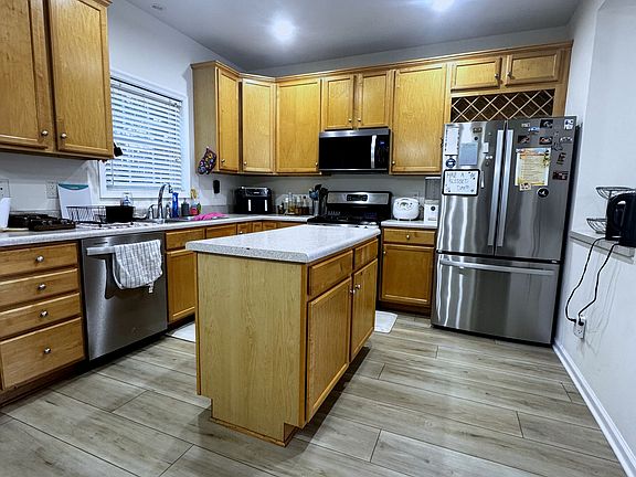 4th image of 901 Raymond Rd