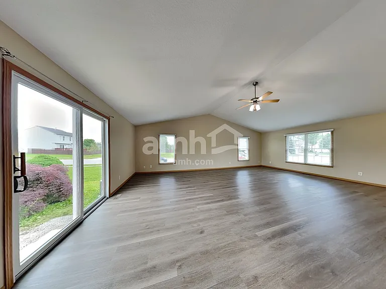 100 Winesap St SW — Photo 7