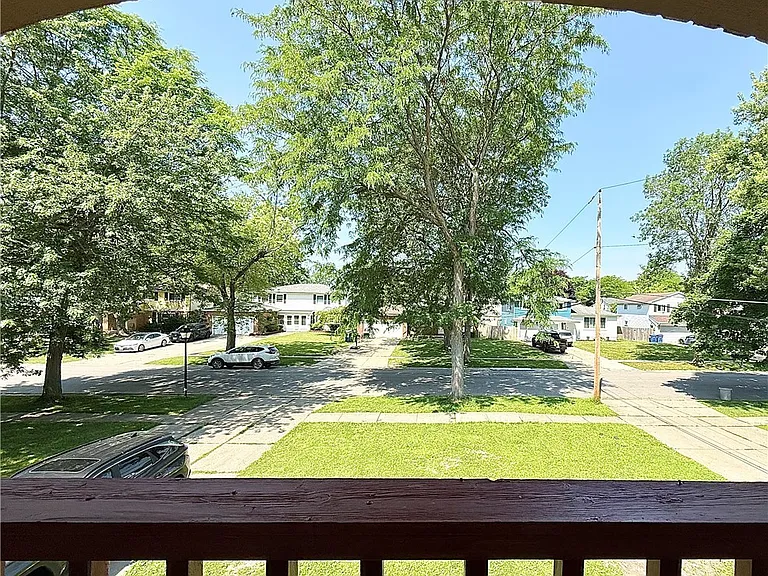 90 E Summerset Ln — Photo 17
