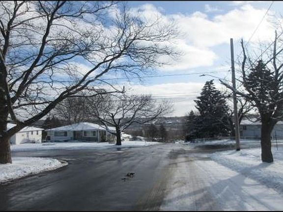 Exterior Neighborhood (street photo)