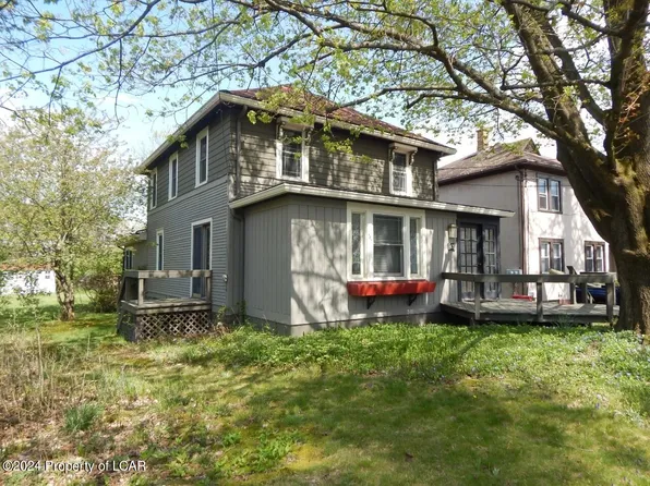 67 Claude St, Dallas, PA 18612