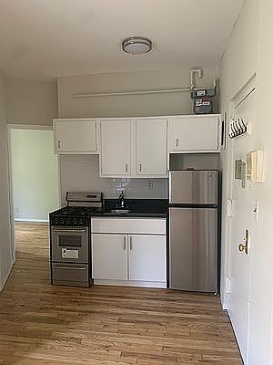 2nd image of 165 W 4th St APT 8