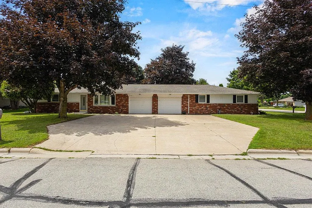 3 bed, 1260 sqft, $1,650 — Photo 1