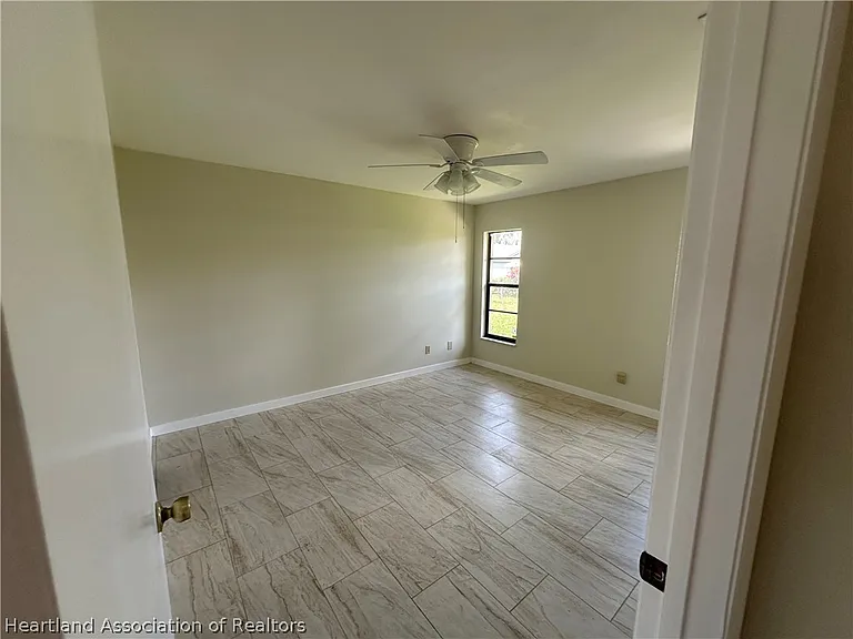 4016 Thompson Ave — Photo 11