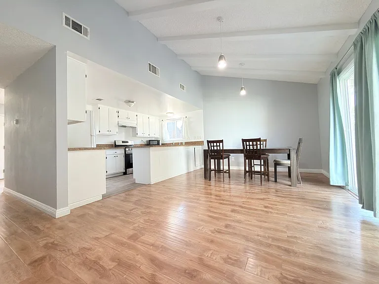 9845 Hayvenhurst Ave — Photo 5