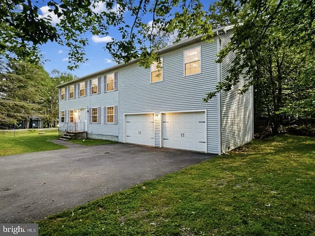 6 bed, 2328 sqft, $3,000 — Photo 1