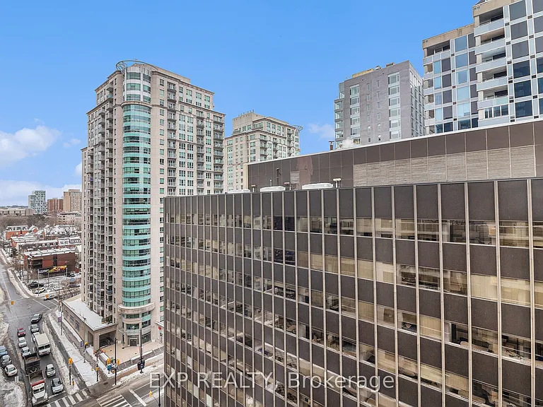 180 George St #1301 — Photo 24