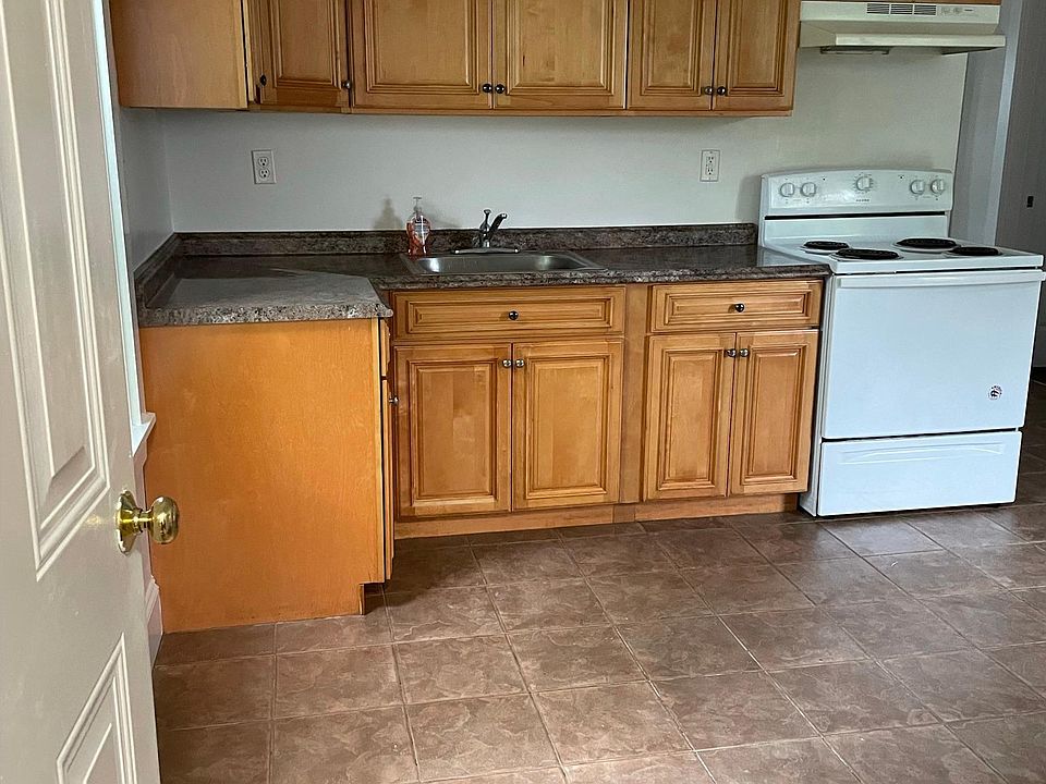 174 Pine St APT 2, Attleboro, MA 02703 | Zillow