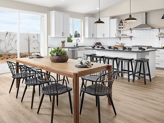 Cozy dining area and kitchen