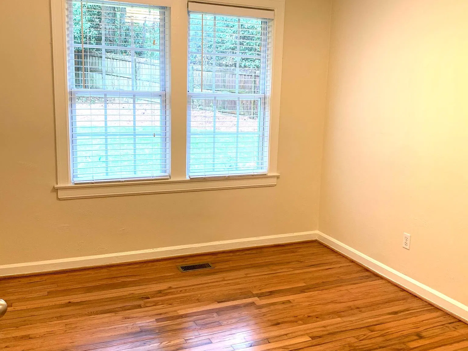 3 bed, 1184 sqft, $1,950 — Photo 3