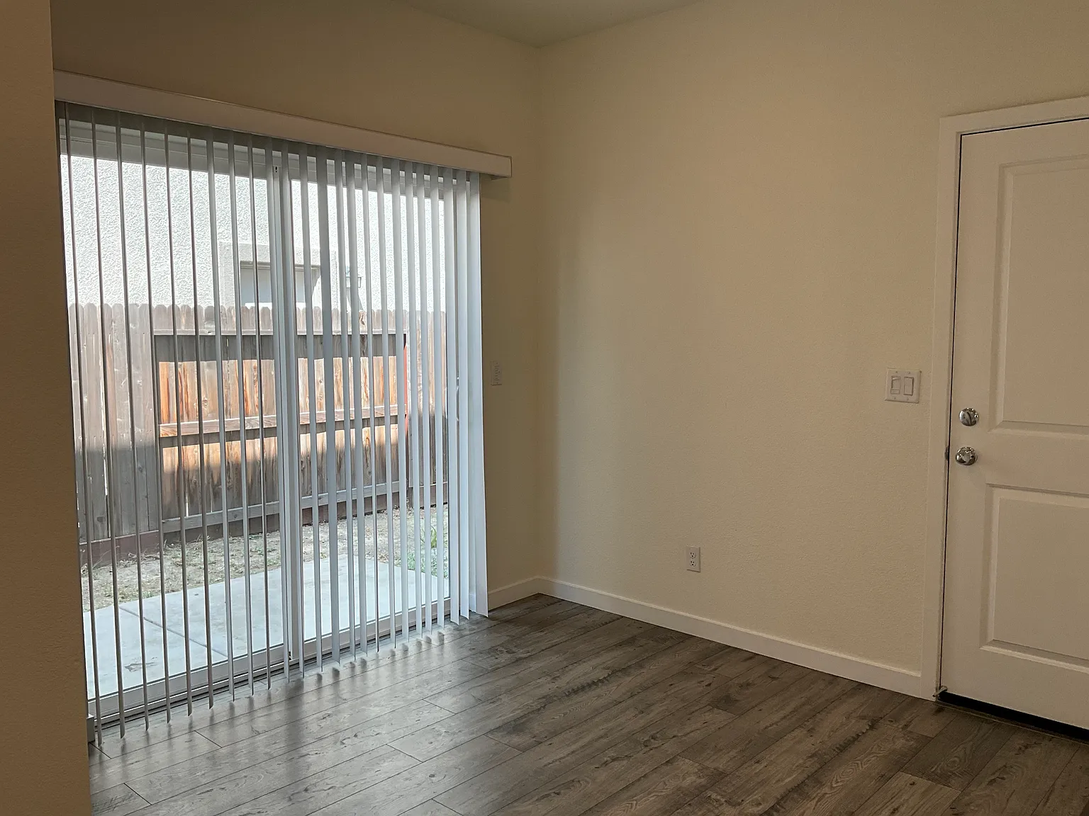 3 bed, 1296 sqft, $2,700 — Photo 4