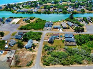 224 Columbia St SE, Ocean Shores, WA