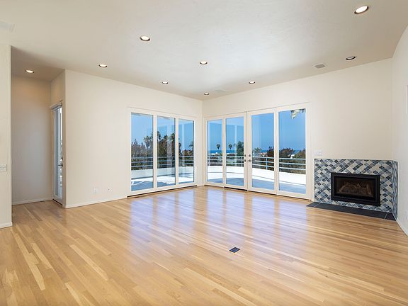 You will love the large family room modern contemporary stylish floor plan. Stunning hardwood flooring!