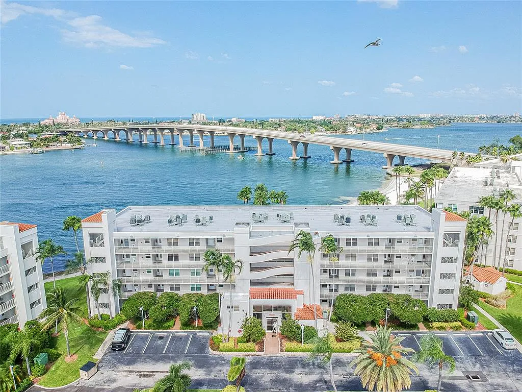 2 bed, 2.0 bath, 1080 sqft, $3,000 — Photo 2