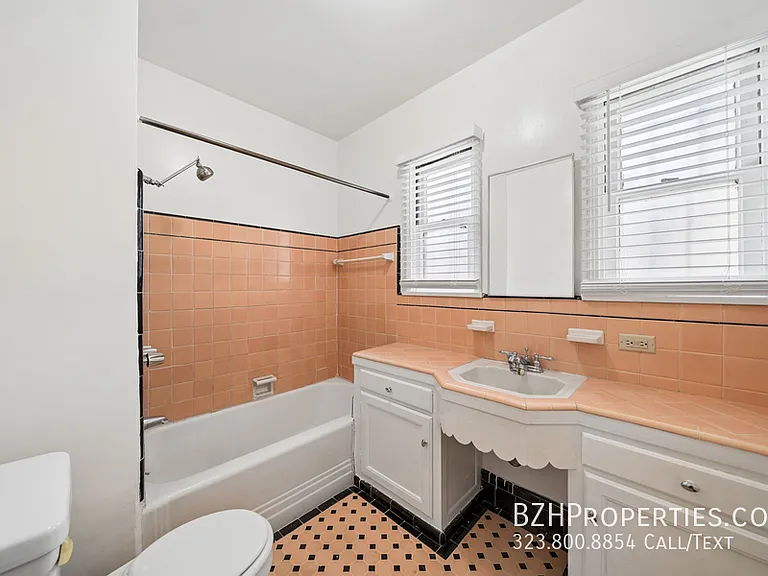 1402 1/2 N Mansfield Ave #1402-1/2 — Photo 14