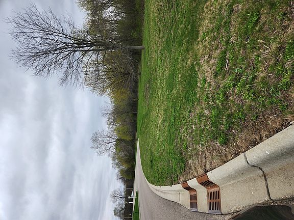 4th image of 1000 E Brighton Ln