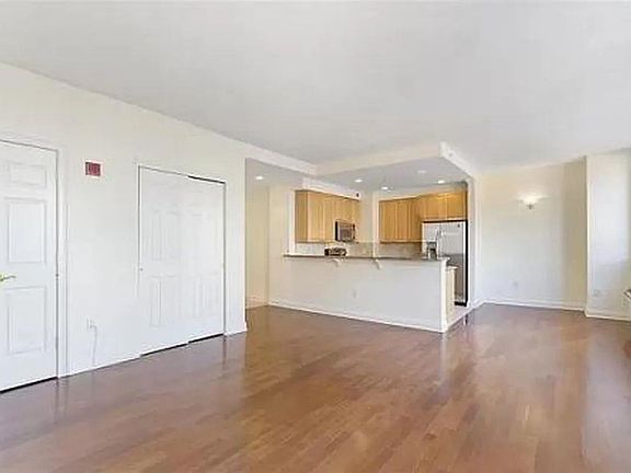 4th image of 311 Washington St APT 3E