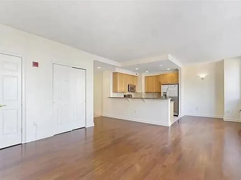 311 Washington St #3E — Photo 4