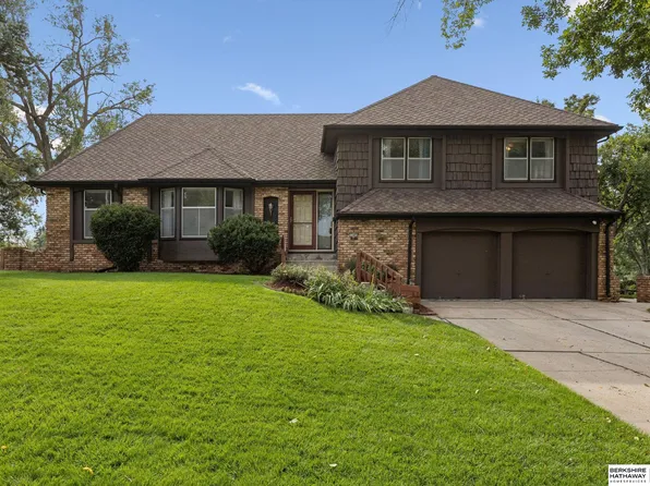 12605 Oakair Dr, Omaha, NE 68137