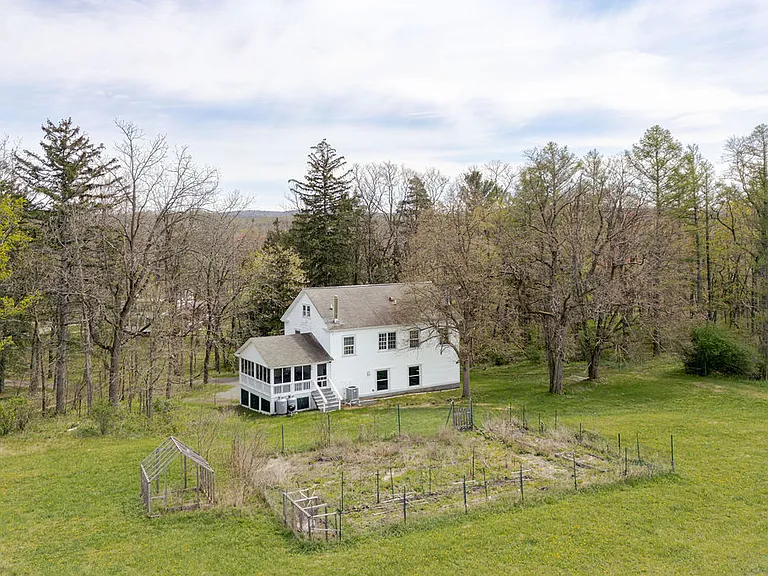 56 Willowdale Farm Rd — Photo 1