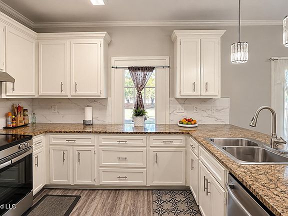 5th image of 207 S Pear Orchard Rd