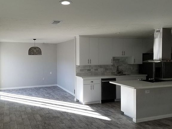 3rd image of 10630 Ironwood Ave