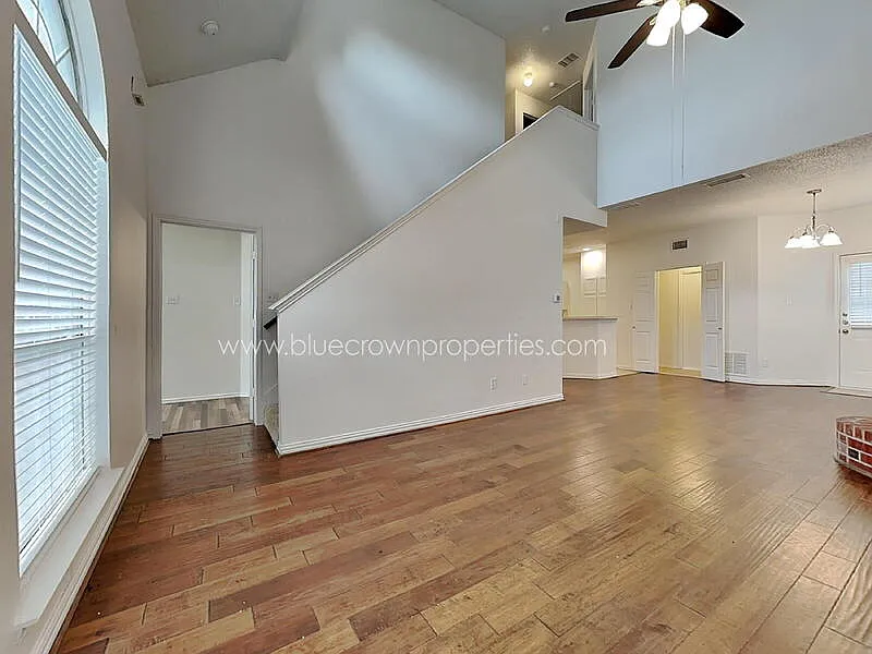 4 bed, 2.5 bath, 1678 sqft, $2,350 — Photo 2