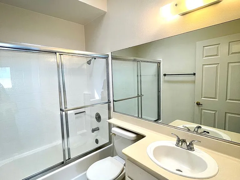 10737 La Grange Ave — Photo 12