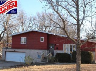 2905 Sunnyside Dr, Manhattan, KS 66502