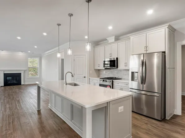 244 Ridgeline Dr, Waynesboro, VA 22980