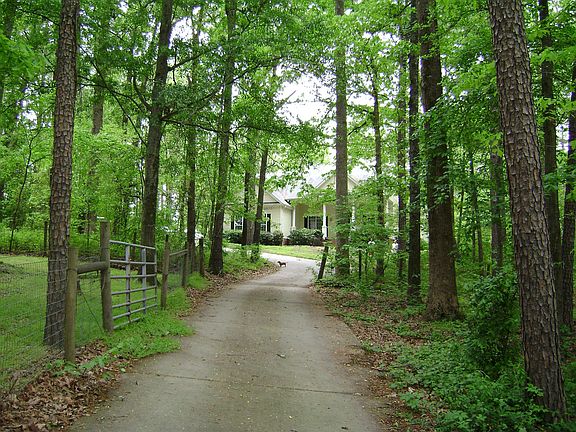 Driveway to house