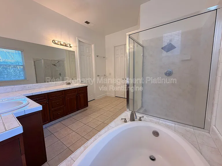 5801 W Chennault Ave — Photo 21