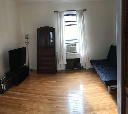 Rented by Halvatzis Realty | media 2