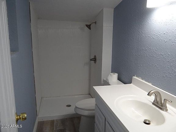 5th image of 404 E BONITA Street