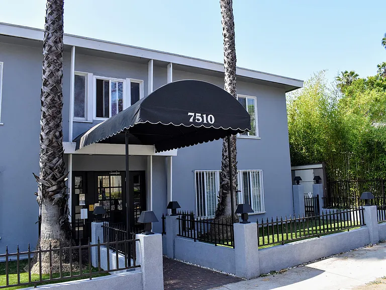7510 Hollywood Blvd. Apartments — Photo 27
